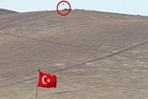 IŞİD terör örgütü Zorava'ya bayrağını dikti