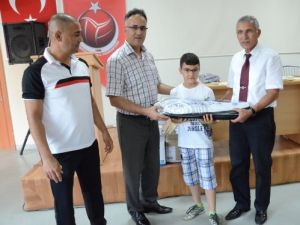 Badmintonculara Malzeme Yardımı