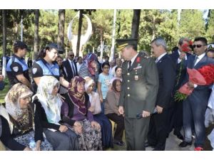 Şehit Annesi Protokole Feryat Etti: Ciğerim Yanıyor Ciğerimi Verin Bana