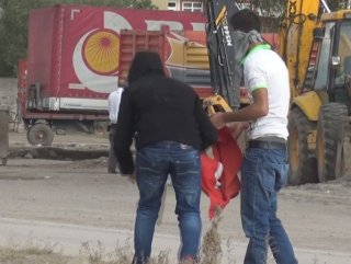 Ağrı'da Türk bayrağı yakanlardan biri tutuklandı