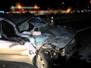 Otomobil TIR'a arkadan çarptı: 1 ölü, 1 yaralı