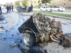 Karşı Yoldan Gelen Otomobili İkiye Biçti: 1'i Ağır 4 Yaralı