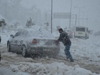 Hakkari'de yoğun kar yağışı