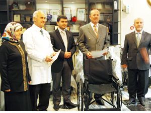 Gençlik engellinin yanında