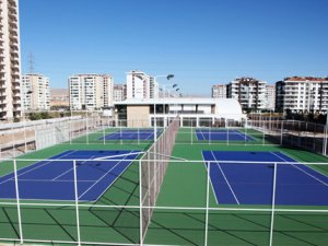 Selçuklu’da tenis kortu tamamlanıyor