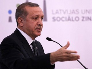 Erdoğan: PYD'ye yapacağınız yardımlar teröre gider