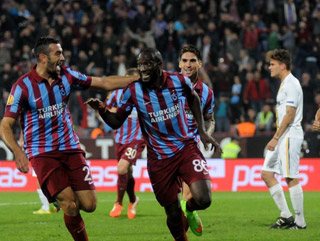 Trabzonspor Lokeren'i 2-0 yendi