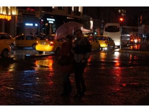 İstanbul’da Beklenen Yağış Gece Başladı