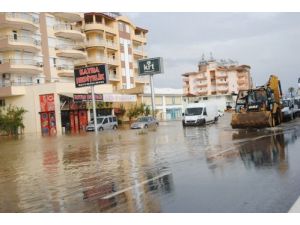 Manavgat Sular Altında Kaldı: 200'ün Üzerinde Ev Ve İş Yeri Sular Altında Kaldı