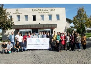 Öğrenciler İstanbul'un Tarihi Yerlerini Gezdi