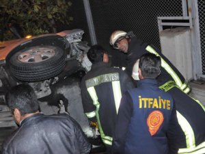 Polis otosu takla attı: 2 yaralı