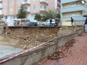Beyşehir'de duvar çöktü