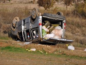 Ticari takla attı: 4 yaralı