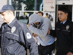 Küçük yaşta çocuklara fuhuş yaptıran 14 kişi tutuklandı