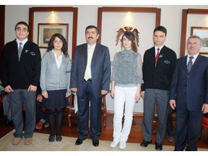 Başarılı öğrenciler ödüllendirildi