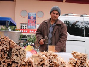 Çıra satıcılarının yüzü güldü