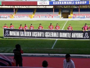 Akşehirspor maça pankartla çıktı