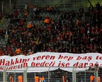 Galatasaray taraftarından sert mesaj