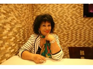 Ünlü Azerbaycanlı Sanatçı Zeynep Hanlarova, New York’ta Hayranlarıyla Buluşacak