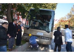 İlkokul Öğrencileri 'Korsan Otobüsle' Kazadan Kıl Payı Kurtuldu