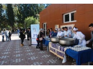 Korkut Ata Akademi Okü'de 2000 Öğrenciye Aşure Dağıttı