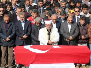 Maden işçileri son yolculuğuna uğurlandı