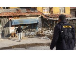 Uyuşturucuyla Yakalanınca Gözyaşlarına Boğuldu