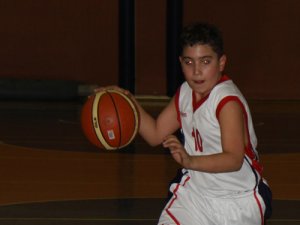 Basketbolda küçükler yarışıyor