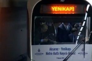 Başbakan Ahmet Davutoğlu metro kullandı