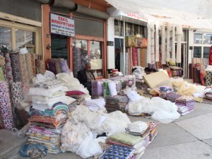 Çarşı esnafı mağdur oldu