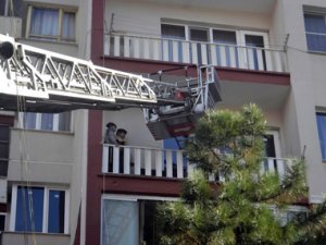 Sigara ile oyun yangın çıkardı