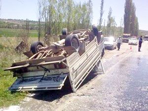 Kamyonun lastiği patladı: 1 yaralı