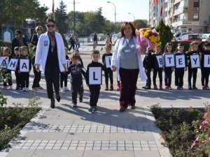 Diltaşlı miniklerden Atatürk Anıtı'nı ziyaret