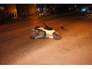 Otomobile Çarpan Motosikletin Sürücüsü Ağır Yaralandı