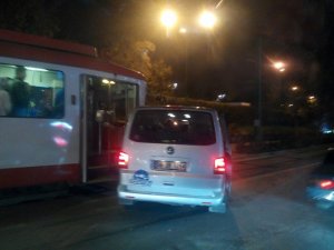 Tramvay yolunda kaza