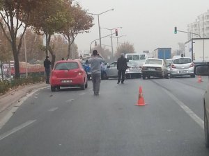 Zafer Sanayi Girişi'nde zincirleme kaza!