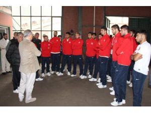 Zonguldak Kömürsporlu Futbolcular, Eksi 425 Metre Kodundaki Madene İndi
