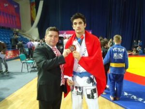 Moskova’daki Grappling Dünya Şampiyonası’nda İki Madalya Alındı
