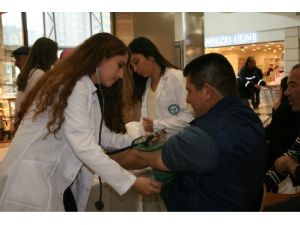 Mevlana Üniversitesi Öğrencileri Kan Şekeri Ve Tansiyon Ölçtü