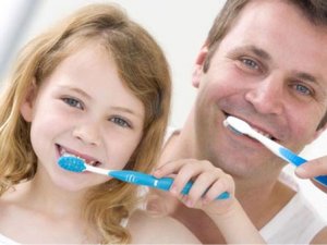 Dişlerinizi düzenli fırçalayın!