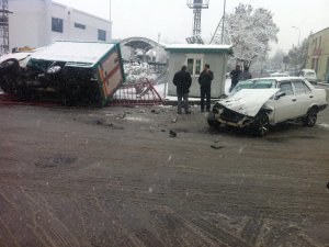 Kamyonetle şahin çarpıştı