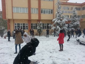 Hayatlarında ilk defa kar gördüler