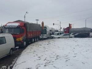 Konya-Afyonkarahisar karayolu trafiğe kapandı