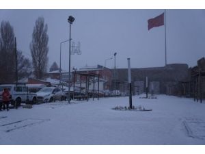 Erzurum'a Mevsimin 3. Karı Düştü