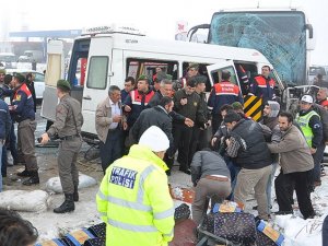 Öğretmen servisi ile yolcu otobüsü çarpıştı: 2 ölü