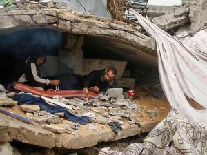 Gazze'de hayat enkazların altında!
