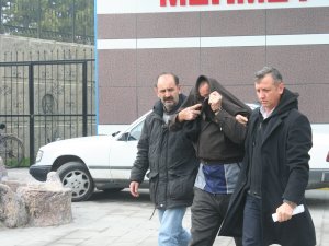 Taciz için gazeteye iş ilanı verdi!