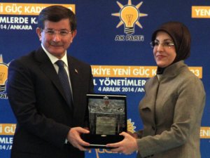 Ahmet Davutoğlu'ndan Başkan Toru’ya ödül