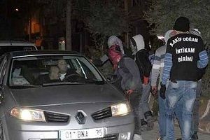PKK Cizre’de kalaşnikoflarla yol kesti