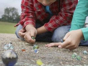 Boğazına misket kaçan çocuk öldü